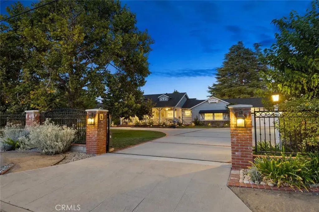 8536 Oak Park Avenue, Sherwood Forest