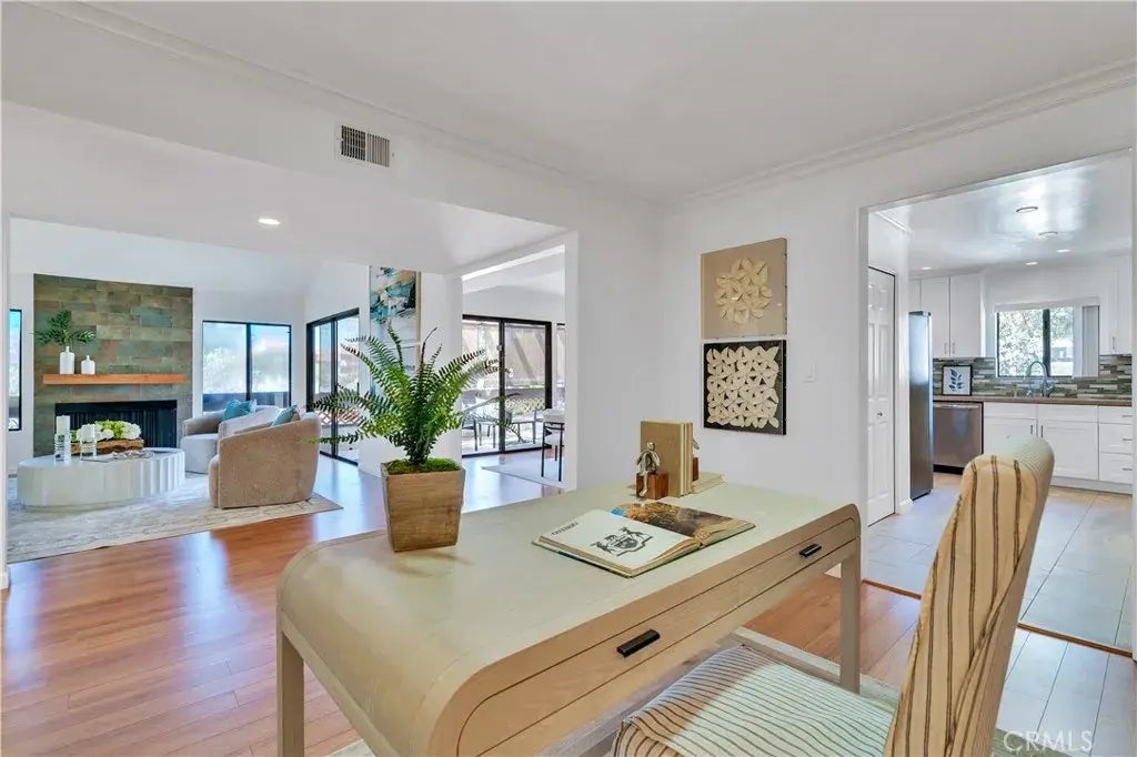 1325 Valley View Road 307, Glendale