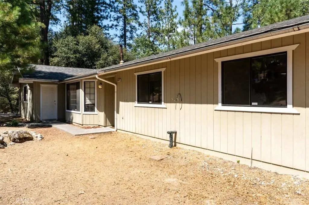 38475 Sierra Lakes Drive, Oakhurst