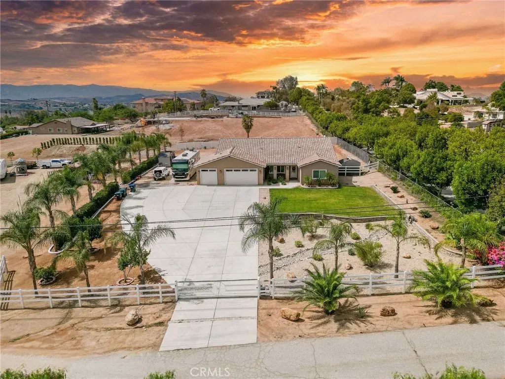 16073 Capella Street, Riverside