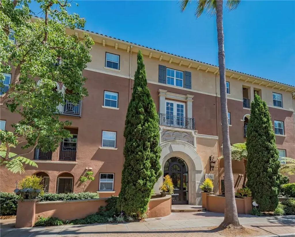 13080 Pacific Promenade 211, Playa Vista