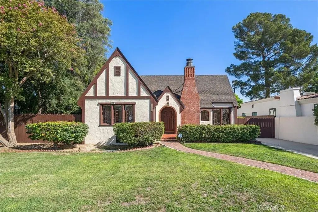 11155 Hortense Street, Toluca Lake