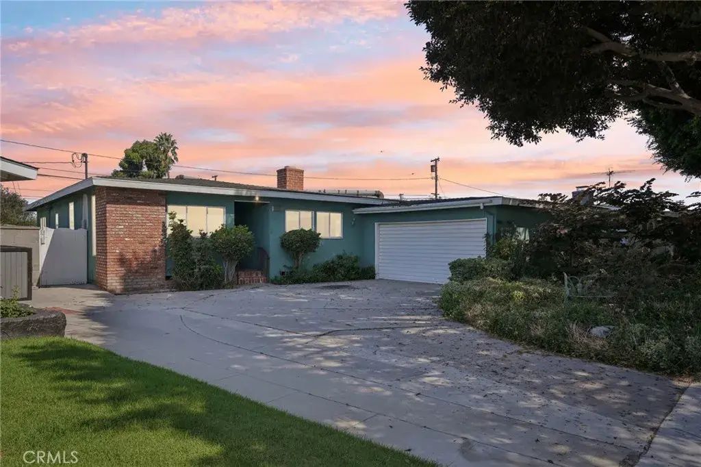 2631 Radnor Avenue, Long Beach