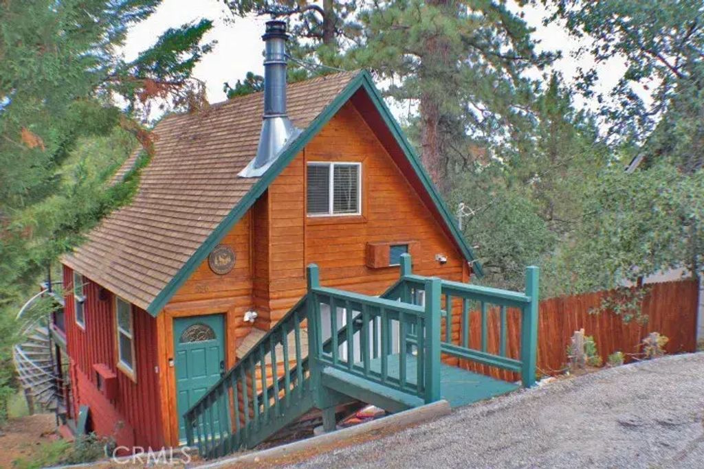 556 Villa Grove Avenue, Big Bear City