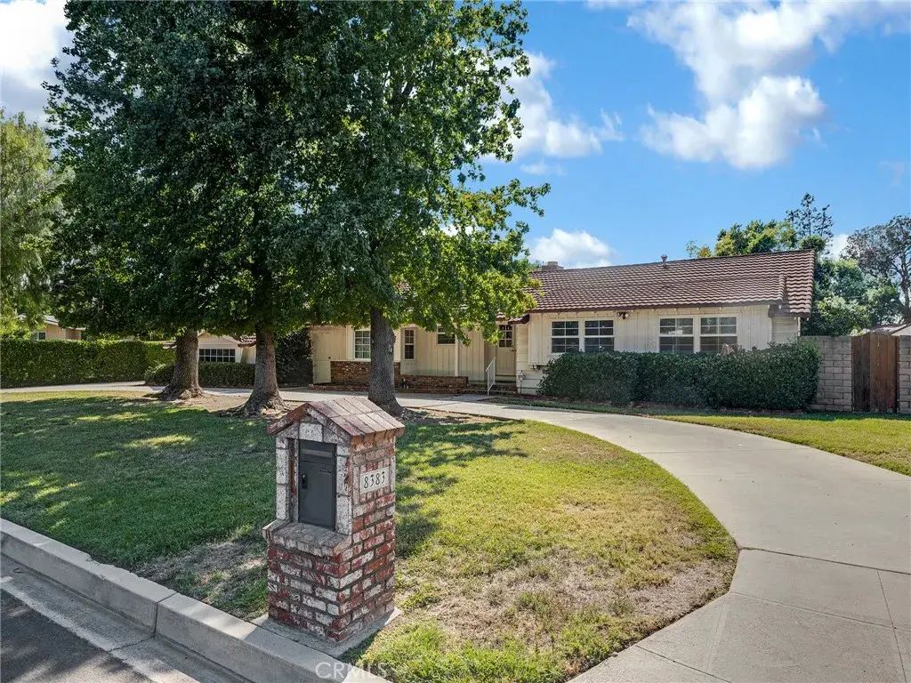 8383 Paso Robles Avenue, Sherwood Forest