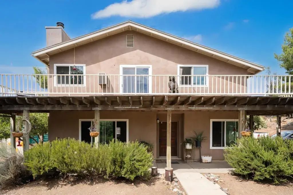 23342 Coyote Holler Road, Potrero
