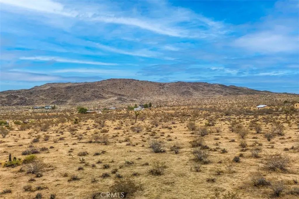 1234 Acoma, Landers