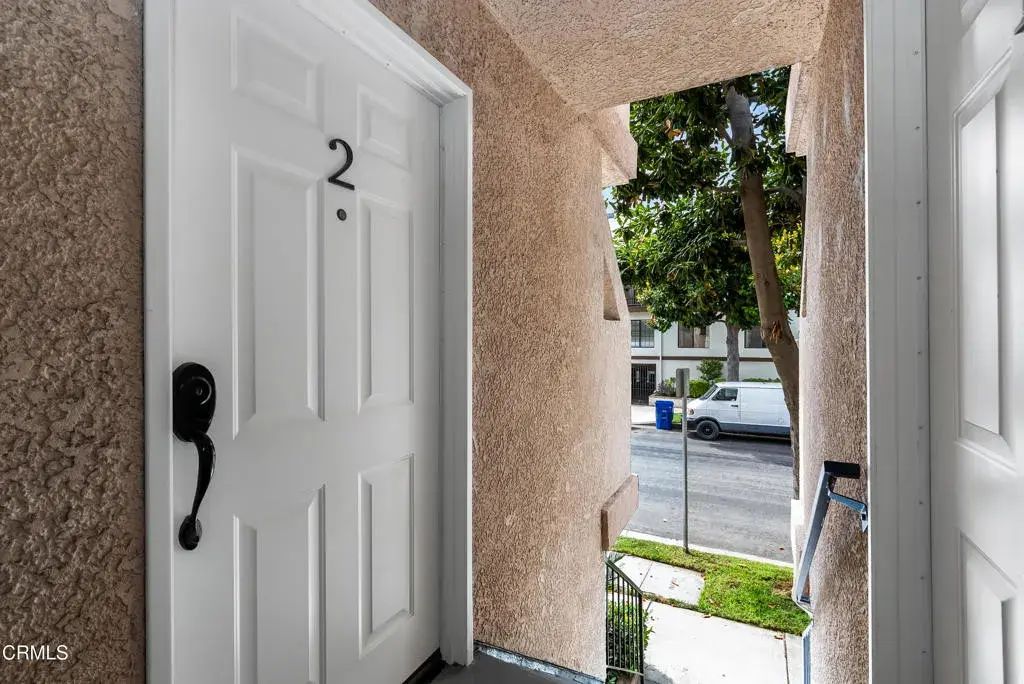 4500 Murietta Avenue 2, Sherman Oaks