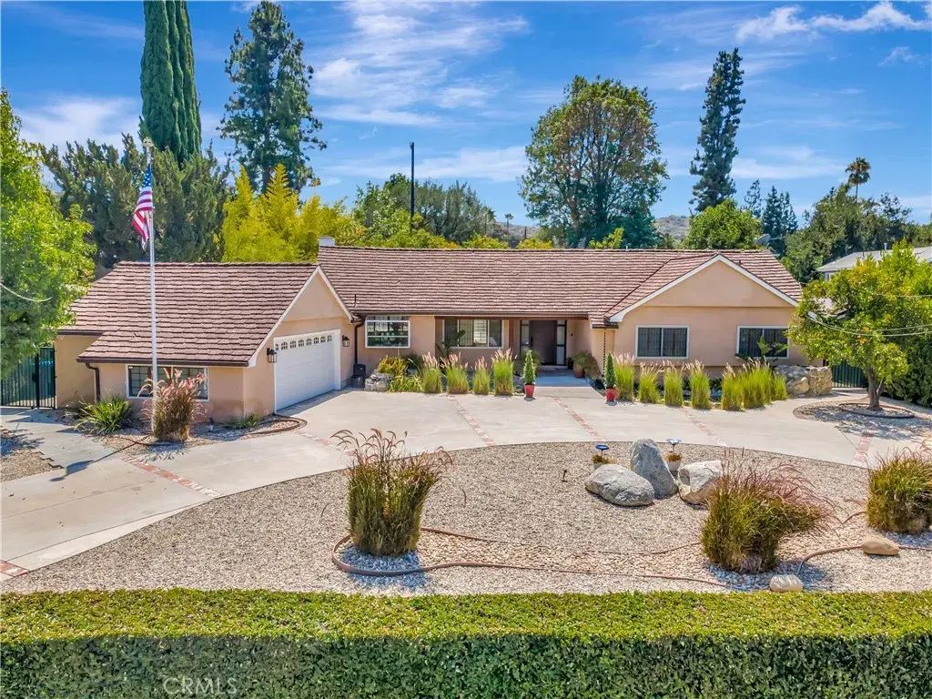 4532 Del Moreno Drive, Woodland Hills