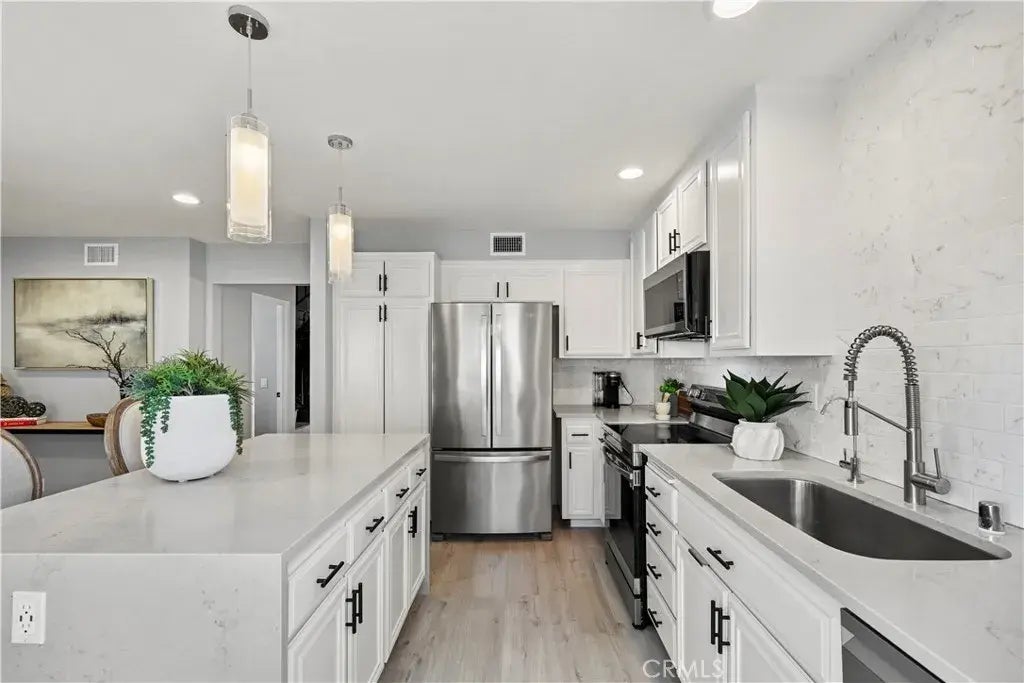 3 Summer Breeze, Irvine