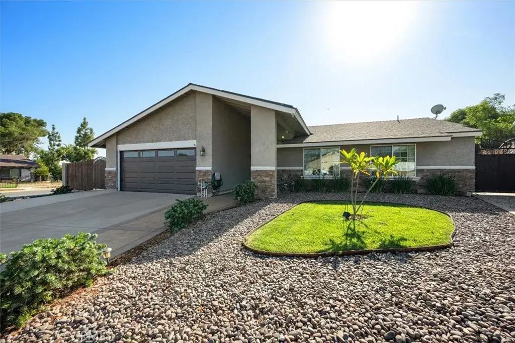 1643 Melody Circle, Corona