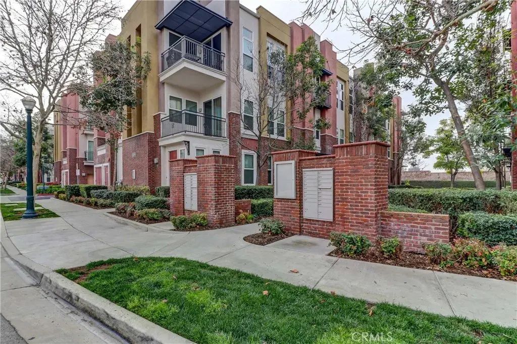 706 W 1st Street, Claremont