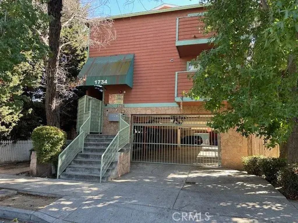 1734 E Erie Street, Long Beach
