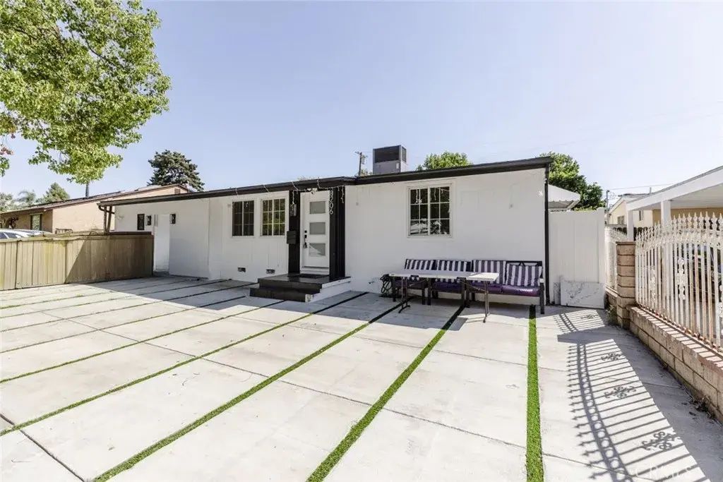 8206 Cantaloupe Avenue, Panorama City