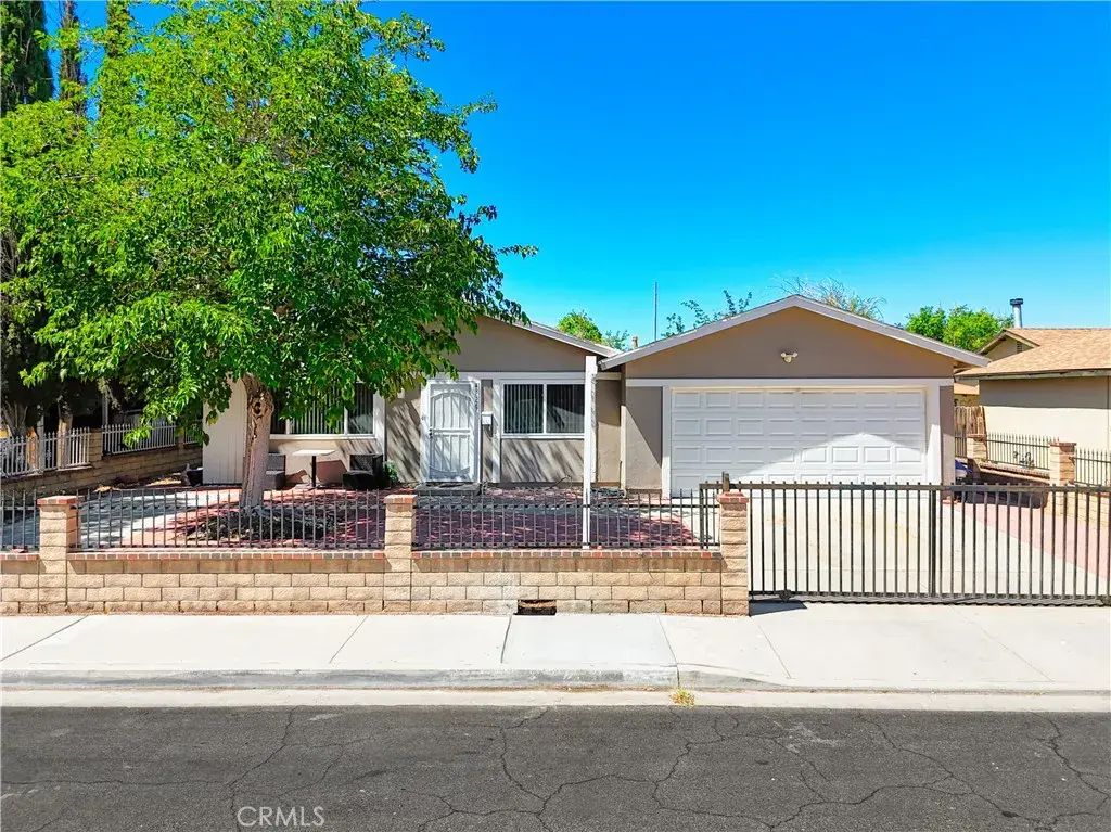 43327 Echard Avenue, Lancaster
