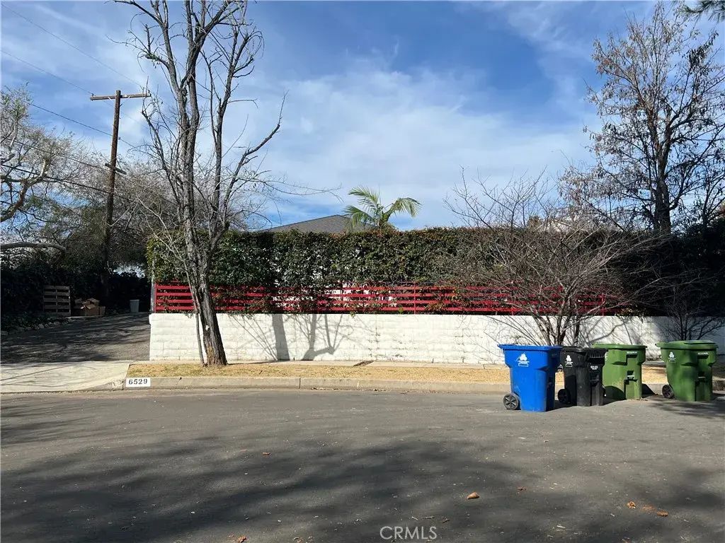 6529 Aura Avenue, Reseda