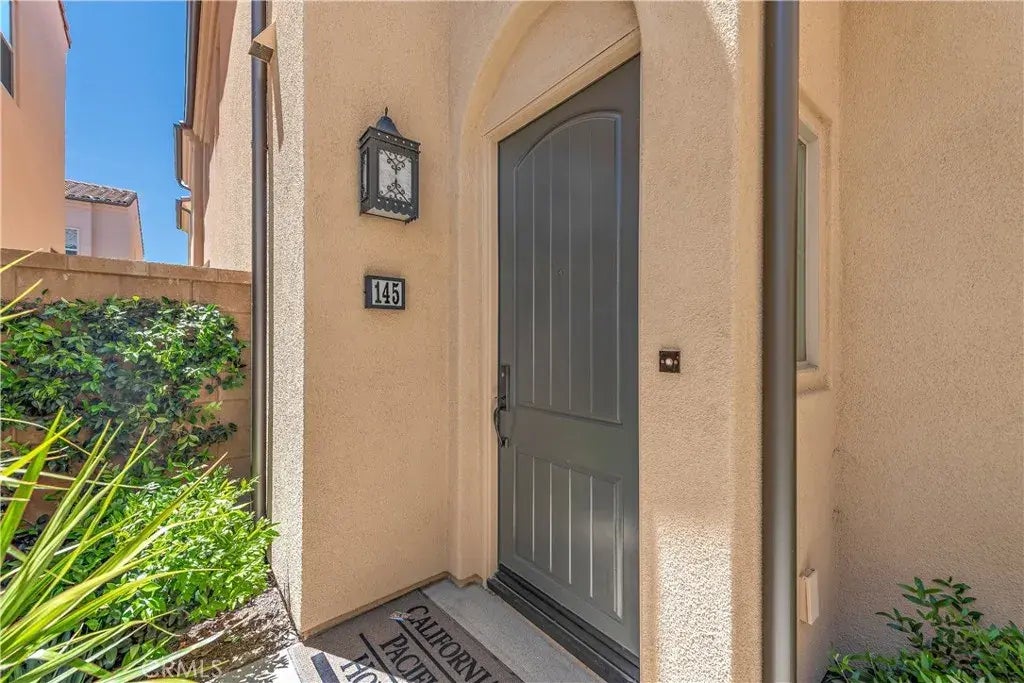 145 Messenger, Irvine