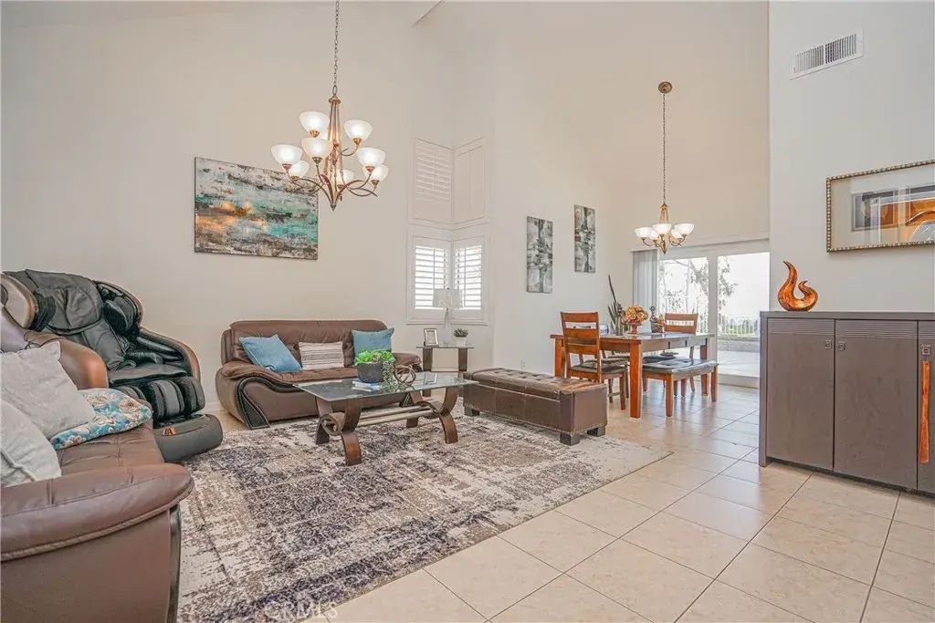 2261 Whiteoak Lane, Corona