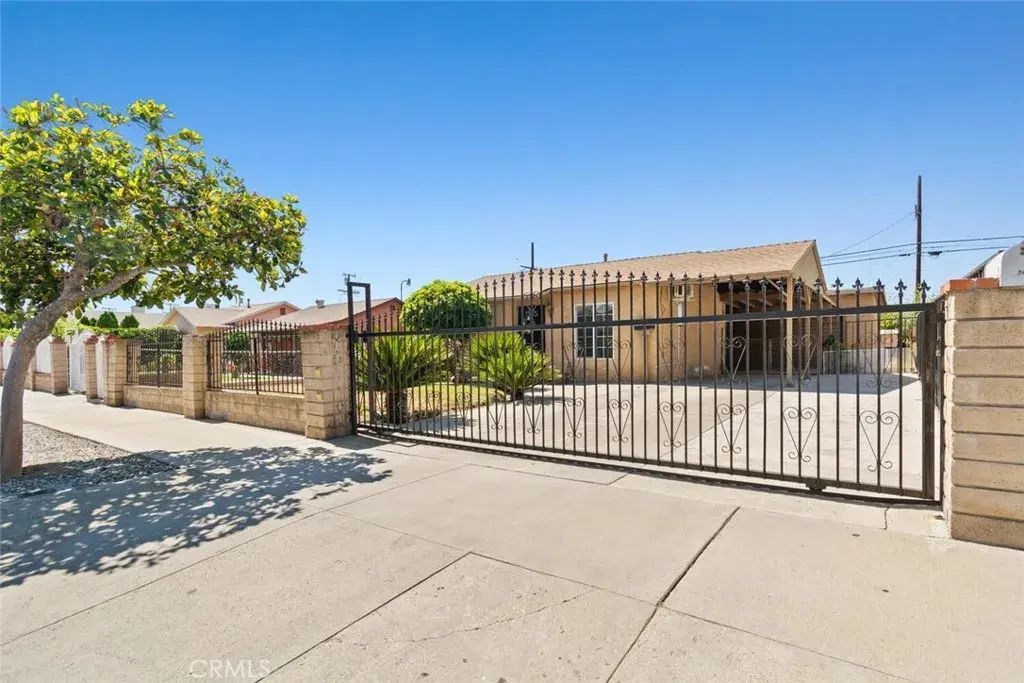 10481 Ilex Avenue, Pacoima