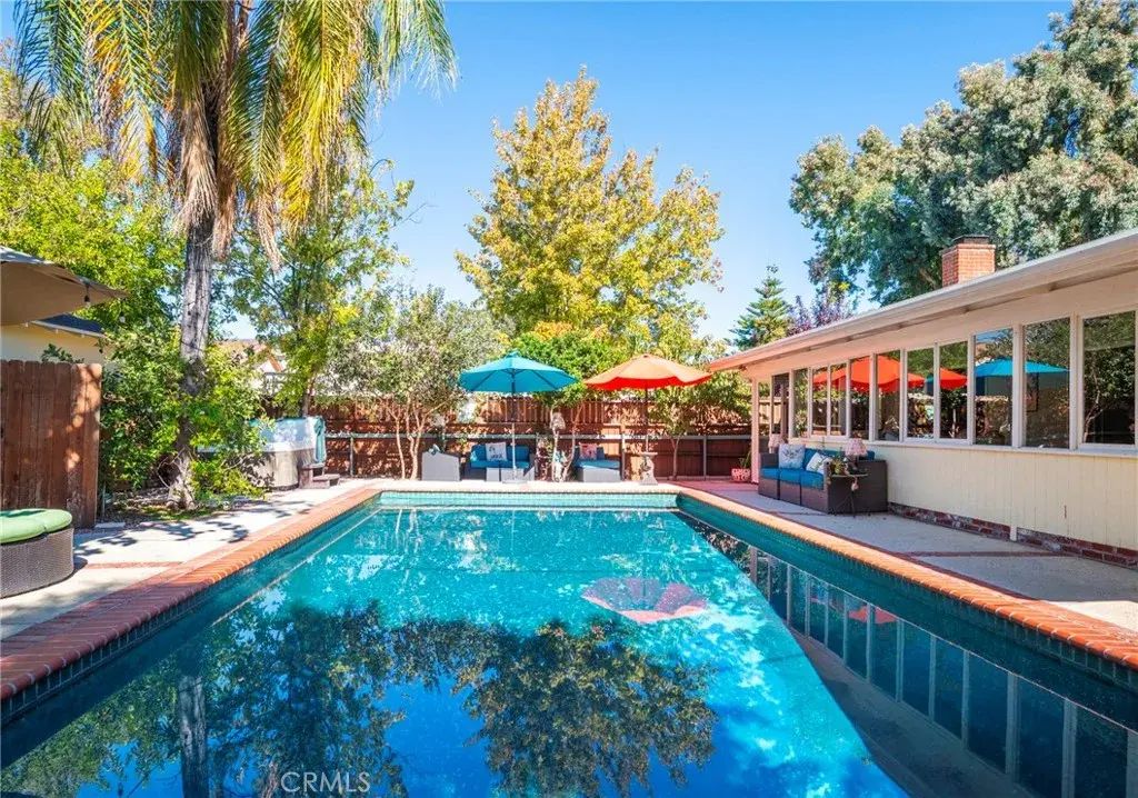 5223 Alhama Drive, Woodland Hills