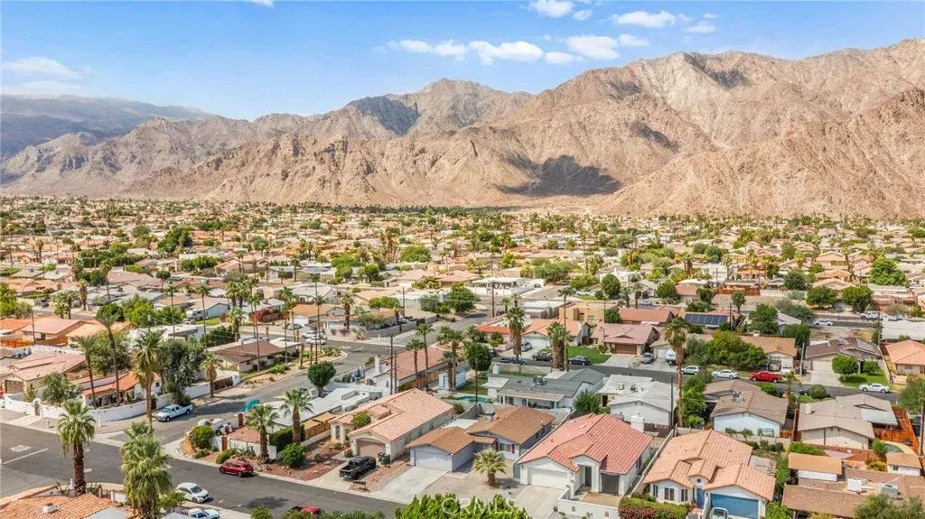 52425 Avenida Mendoza, La Quinta
