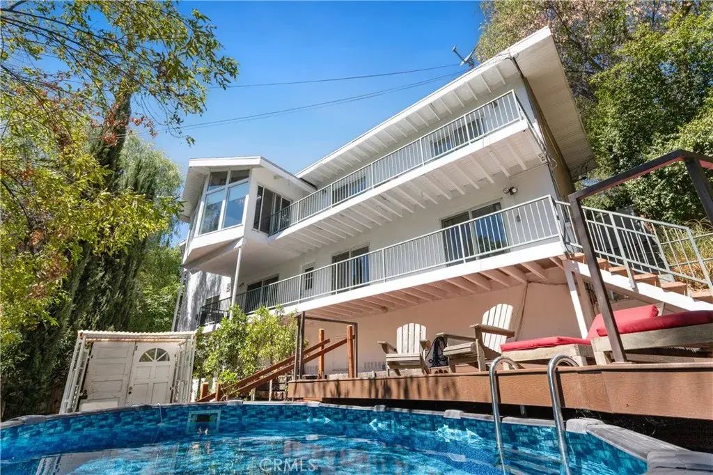 4922 Escobedo Drive, Woodland Hills