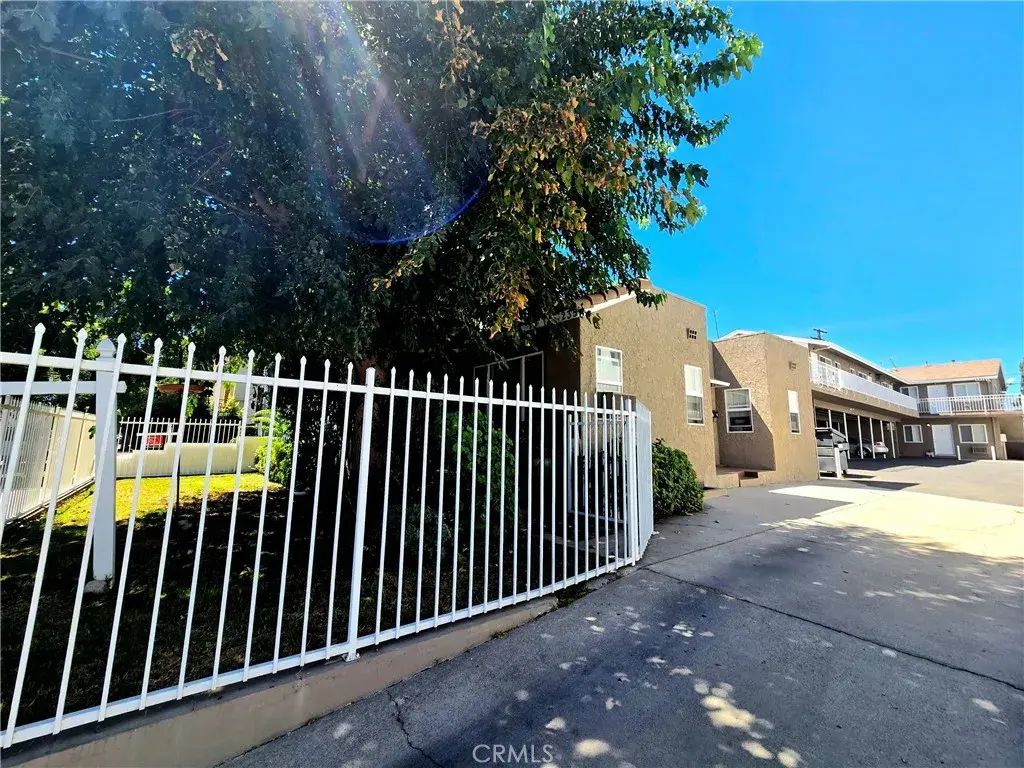 235 W Tujunga Avenue, Burbank