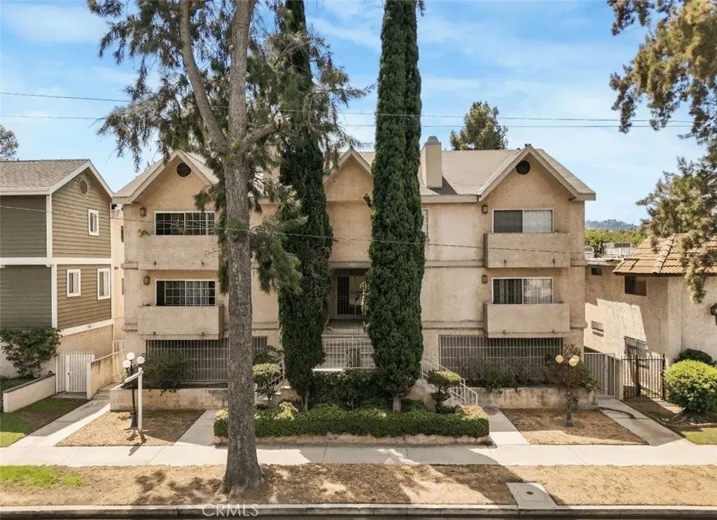 13042 Riverside Dr, Sherman Oaks