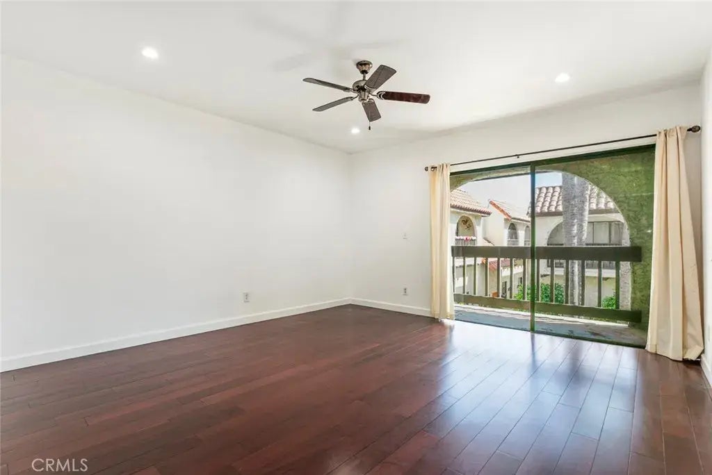 300 N Isabel St 10, Glendale