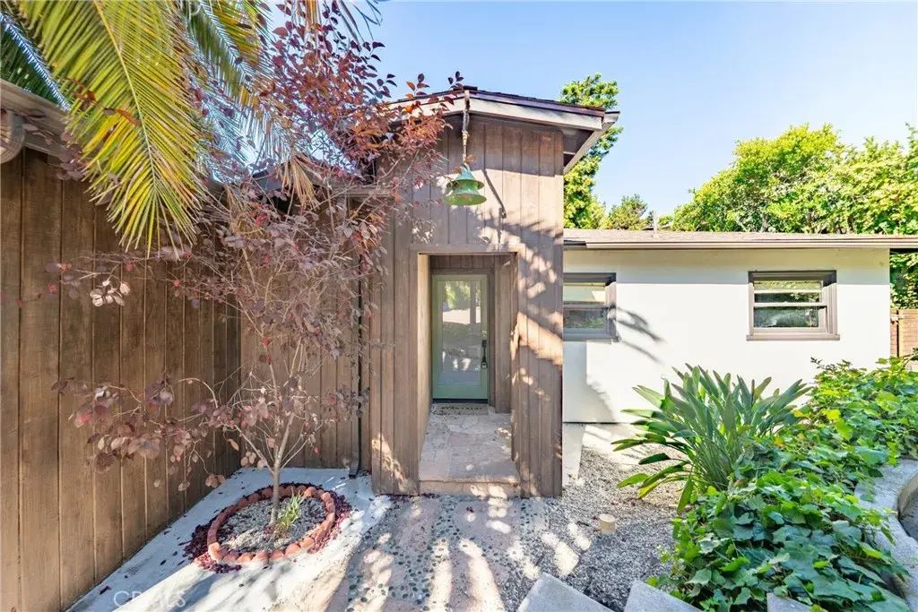 3268 Dos Palos Drive, Los Angeles