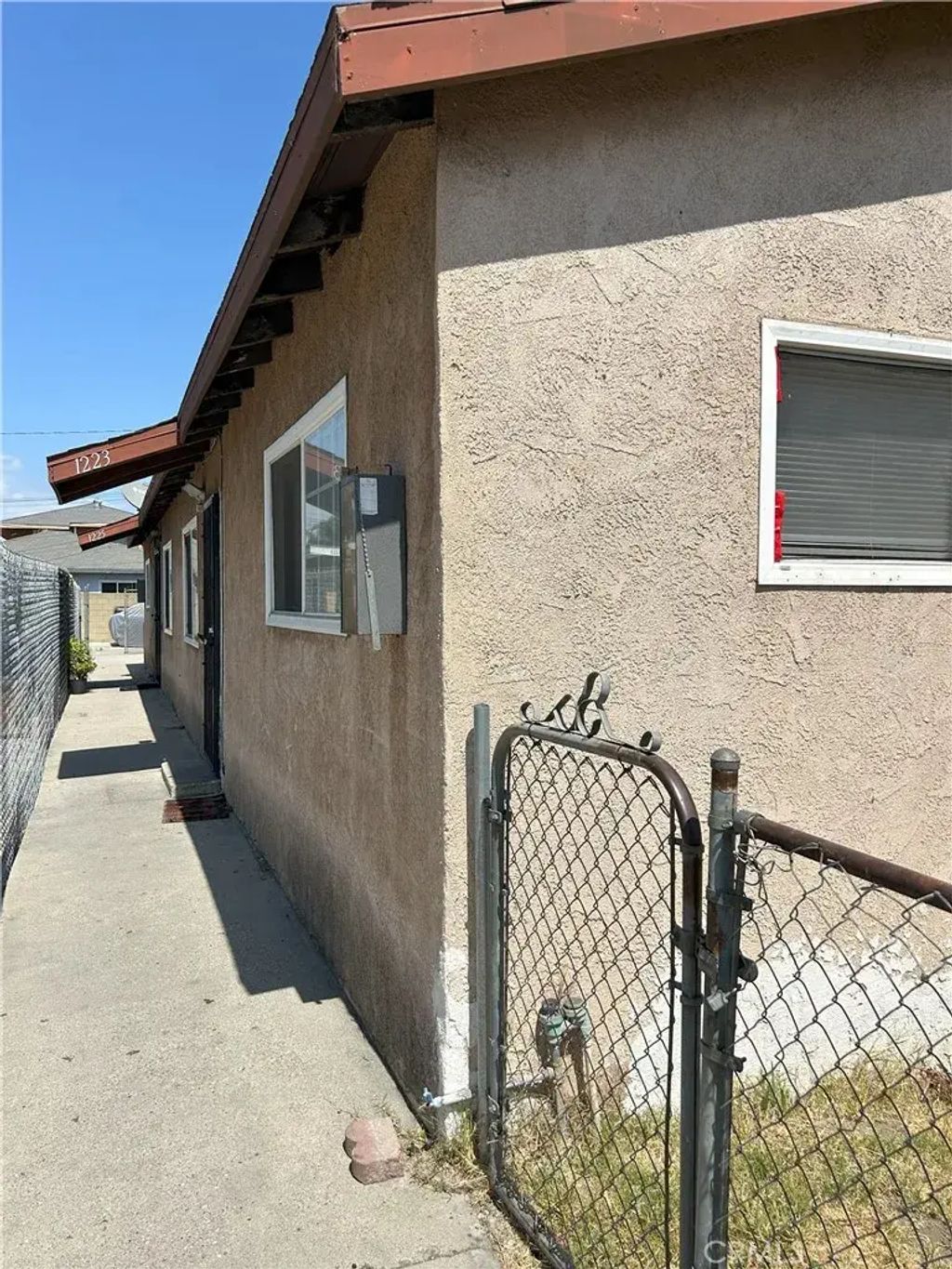 1223--1225 West 33rd Street, Long Beach
