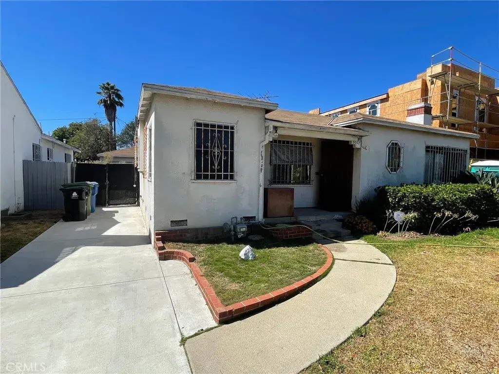 3007 S Canfield Avenue, Los Angeles