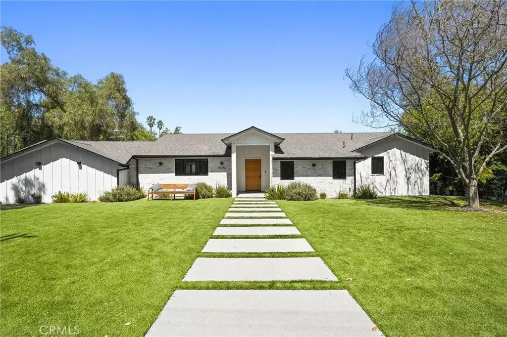 19457 Collier Street, Tarzana