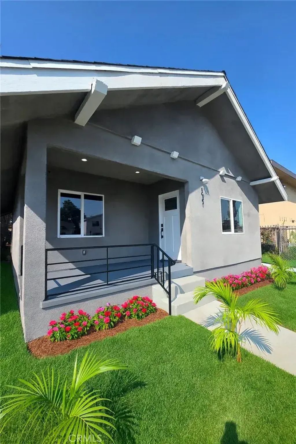 427 E 61st, Los Angeles