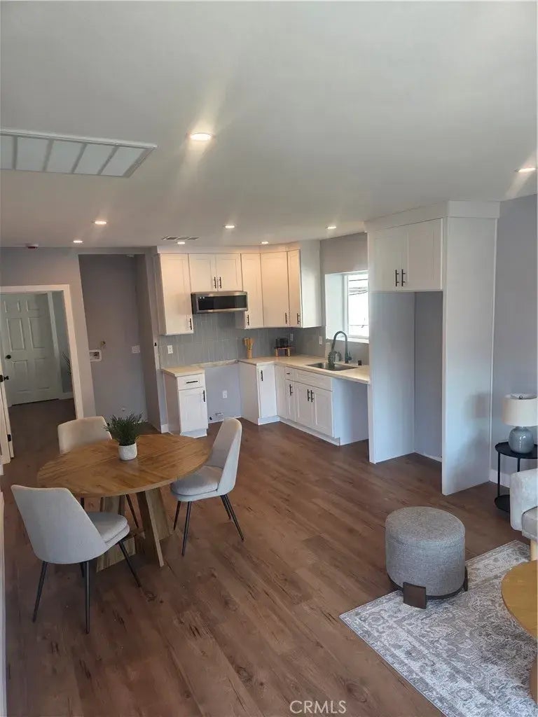 427 E 61st, Los Angeles