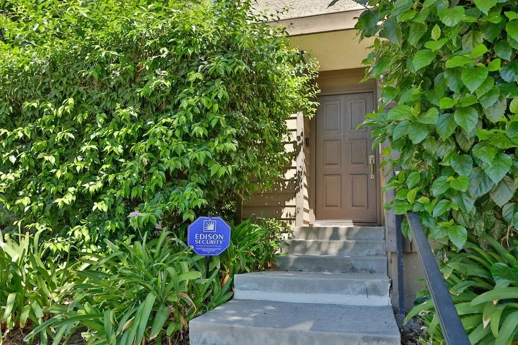 21241 Lassen Street 1, Chatsworth