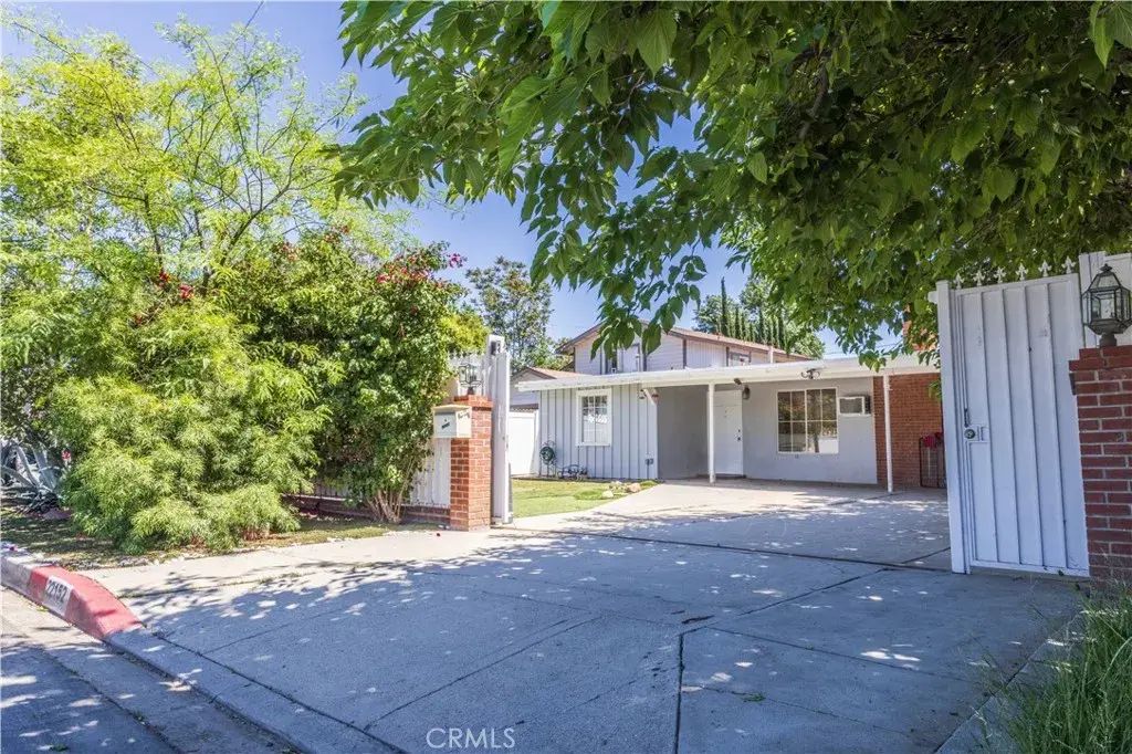 22152 Schoolcraft Street, Canoga Park