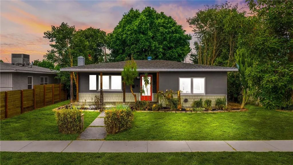 6957 Lindley Avenue, Reseda