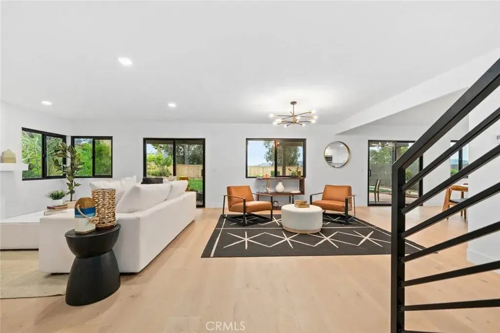 Photo of Listing #IV25215779