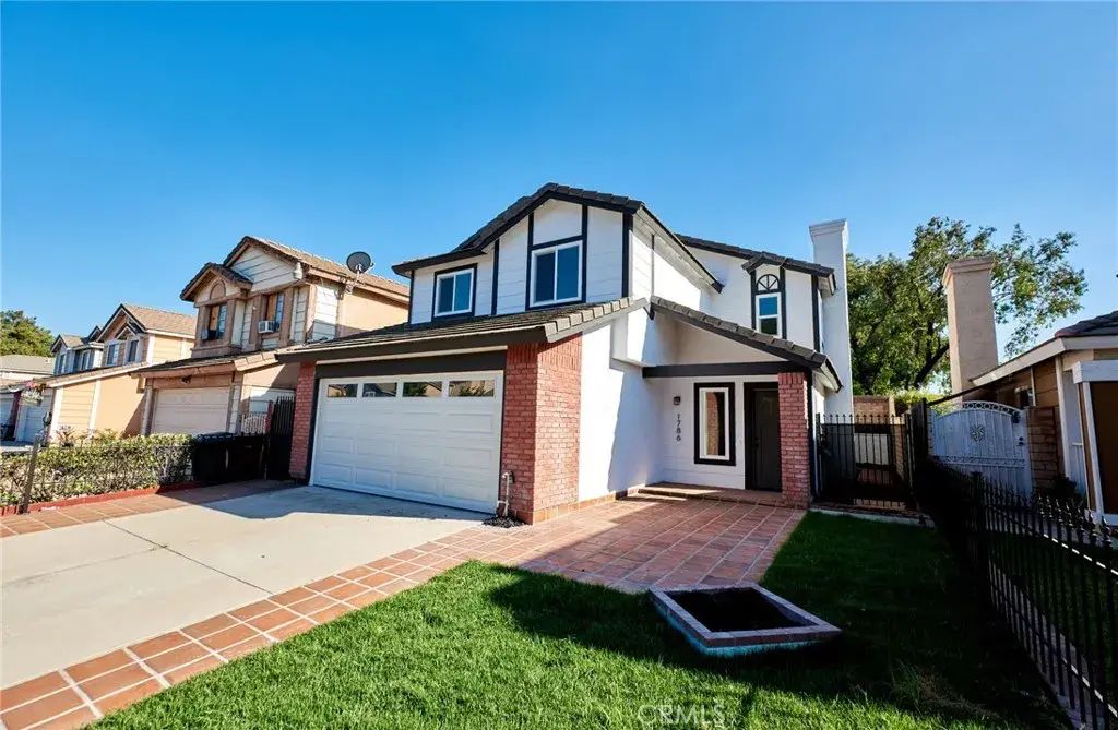1786 W Admiralty, Colton