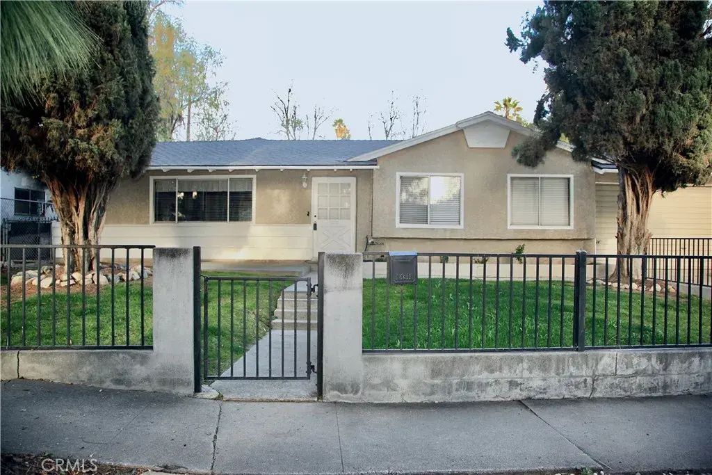 11374 Hela Avenue, Sylmar