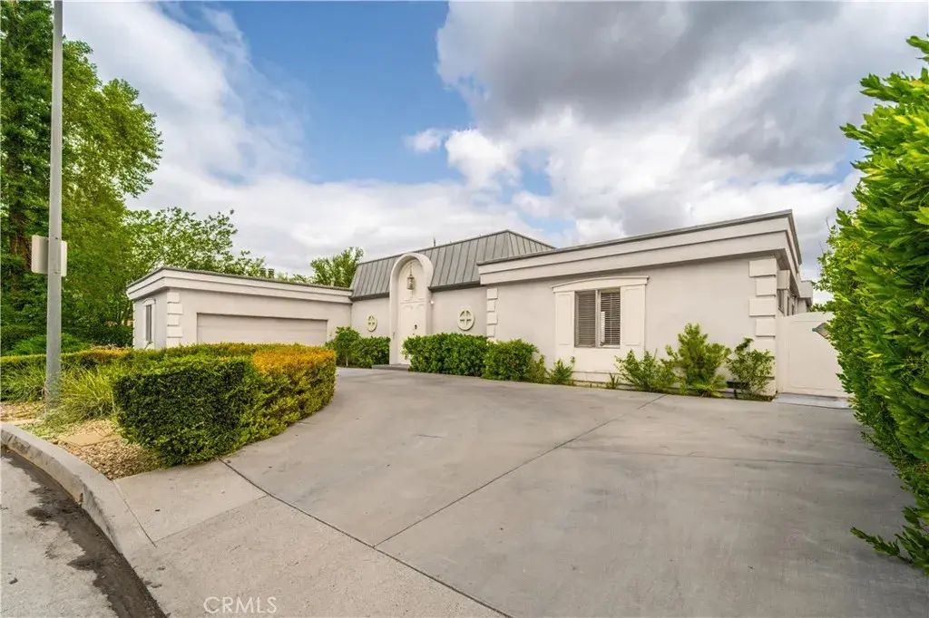 20193 Adele Drive, Woodland Hills