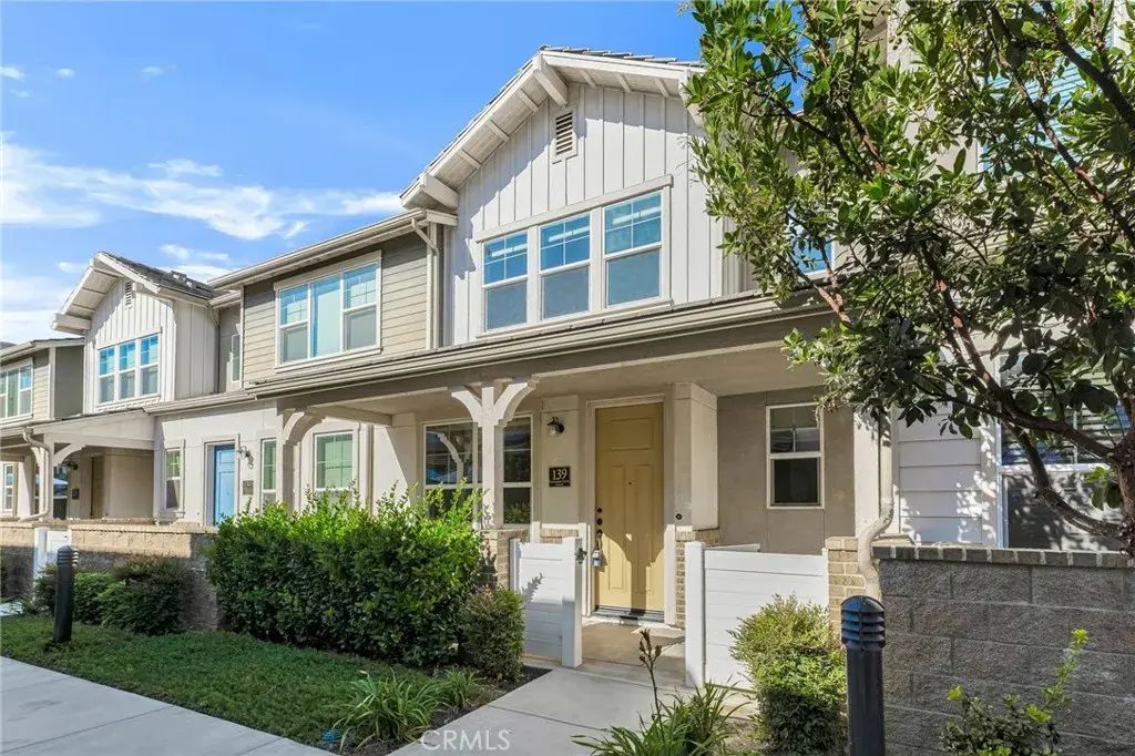 139 Farmhouse Drive 5, Simi Valley