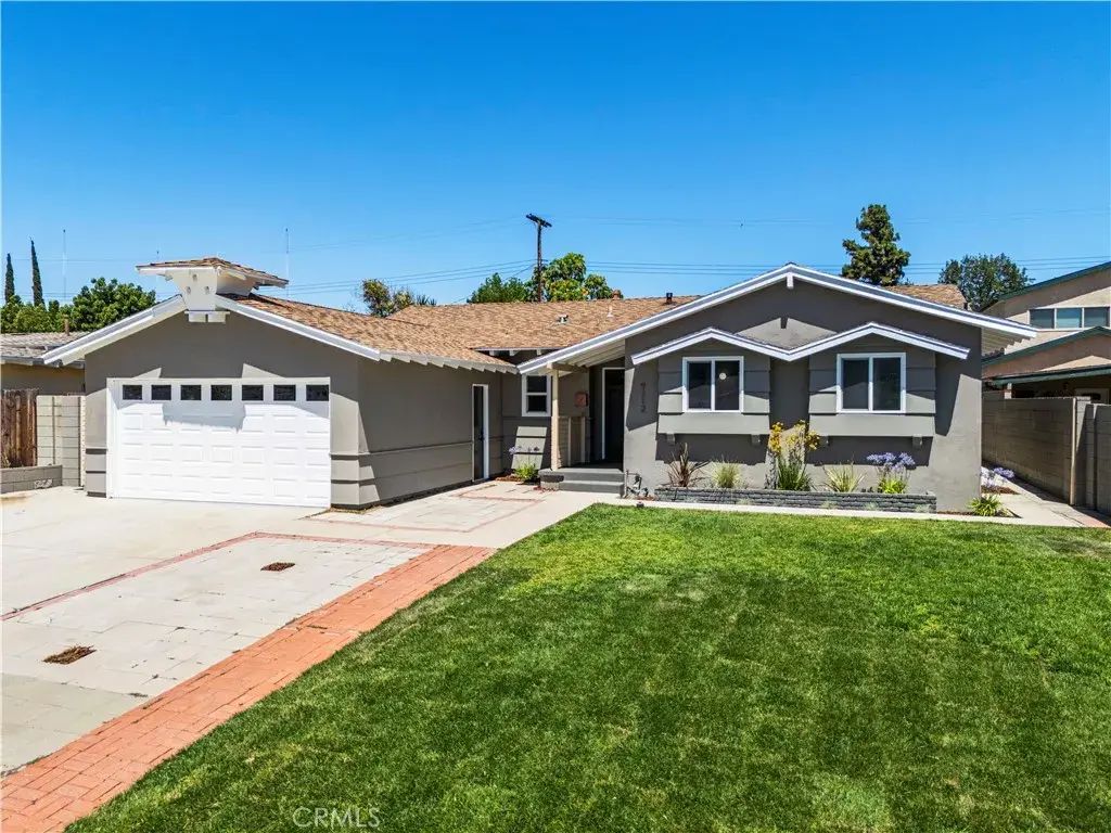 9712 Saloma Ave, North Hills