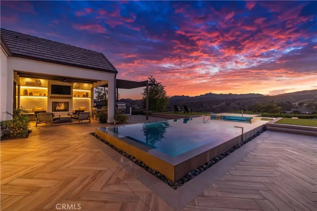 12401 N Ridgeline Road, Porter Ranch