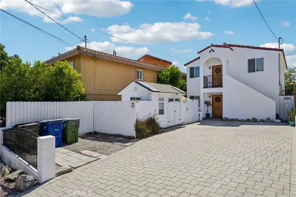 745 W Oliver St, San Pedro