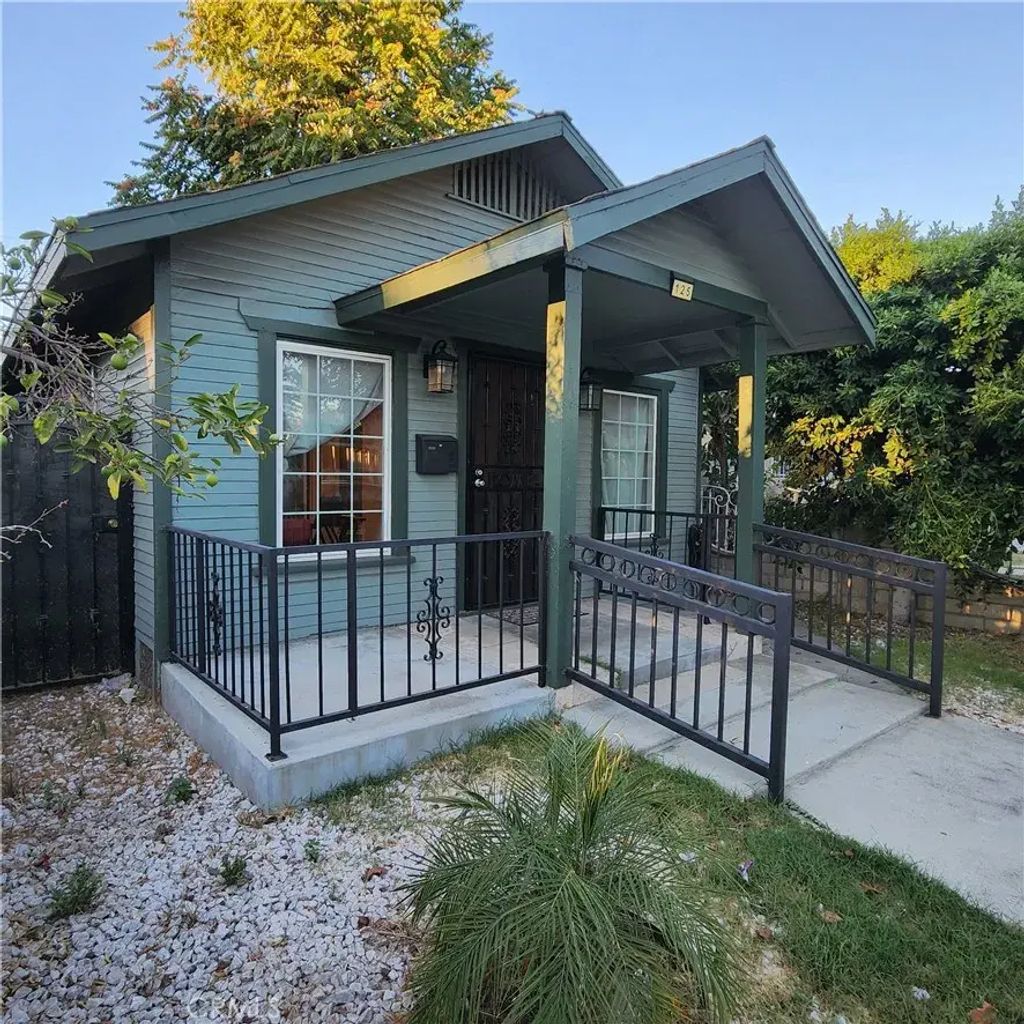 125 E 68th Way, Long Beach