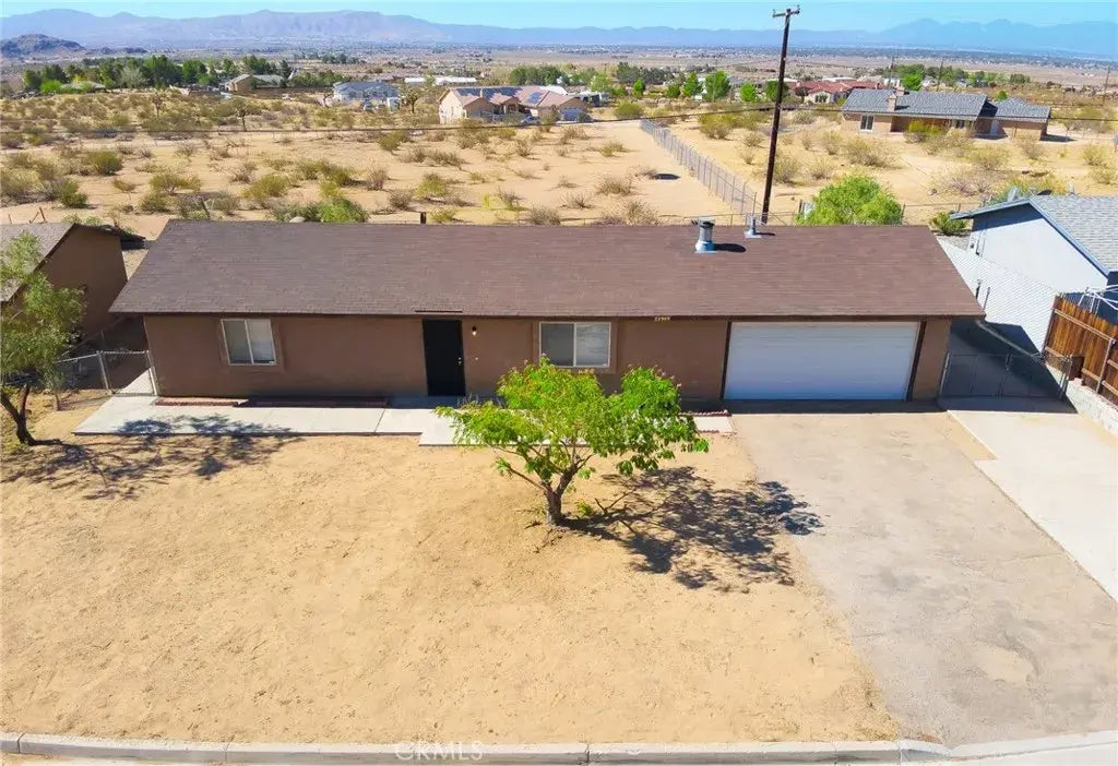 23989 Tahquitz Road, Apple Valley