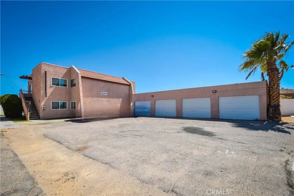 1061 May Lane, Barstow