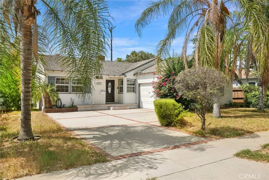 8945 Baird Avenue, Northridge